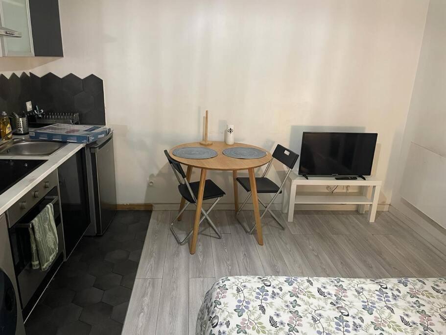 Studio One Proche Ligne 14 Kremlin Bicetre Arcueil Exterior photo